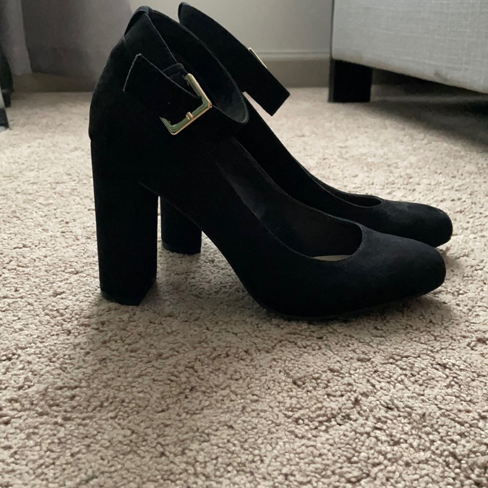 Black chunk heel heels
